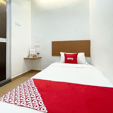 Oyo 90334 Mawlaya Hotel Bayan Lepas Zewnętrze zdjęcie