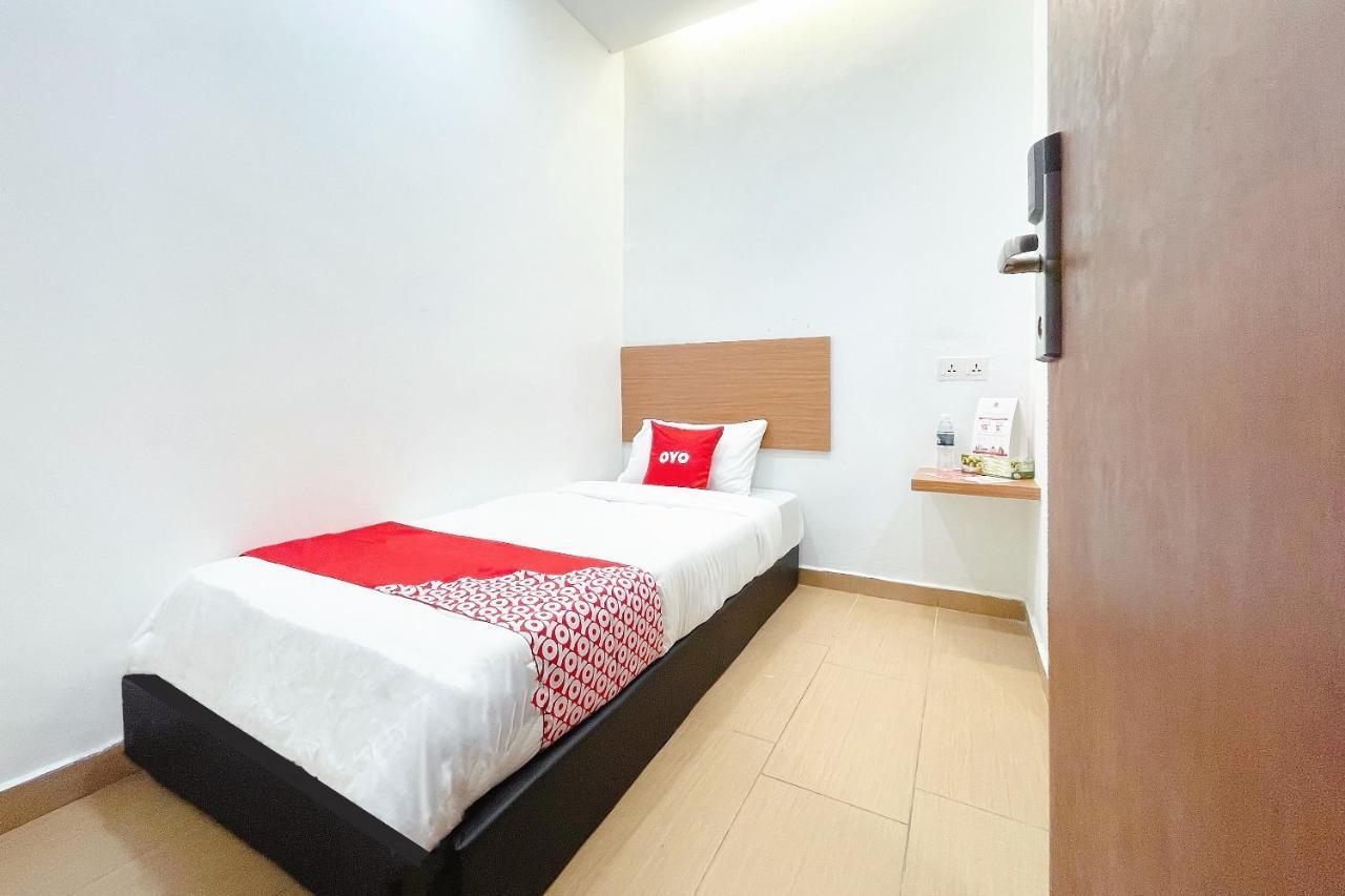 Oyo 90334 Mawlaya Hotel Bayan Lepas Zewnętrze zdjęcie